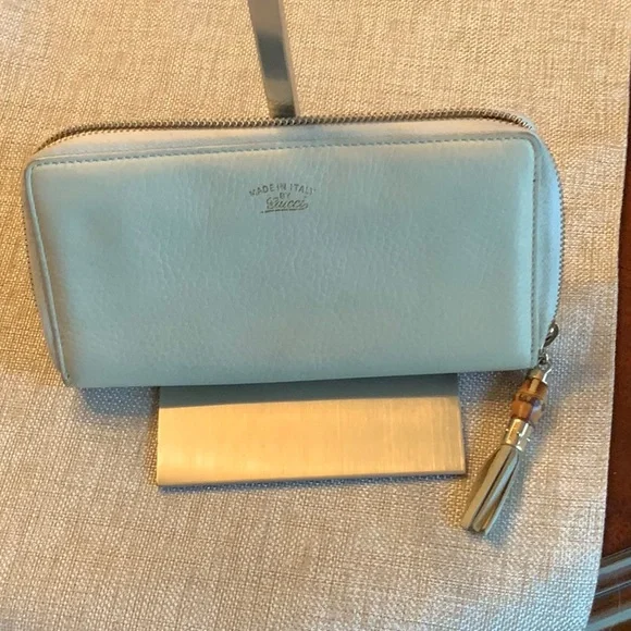 Gucci Pale Green Leather Zip Wallet with Tassel - Picture 2 of 14